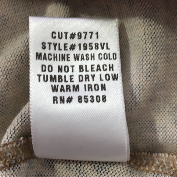 Barbara Lesser Leopard print top. - Picture 5 of 8